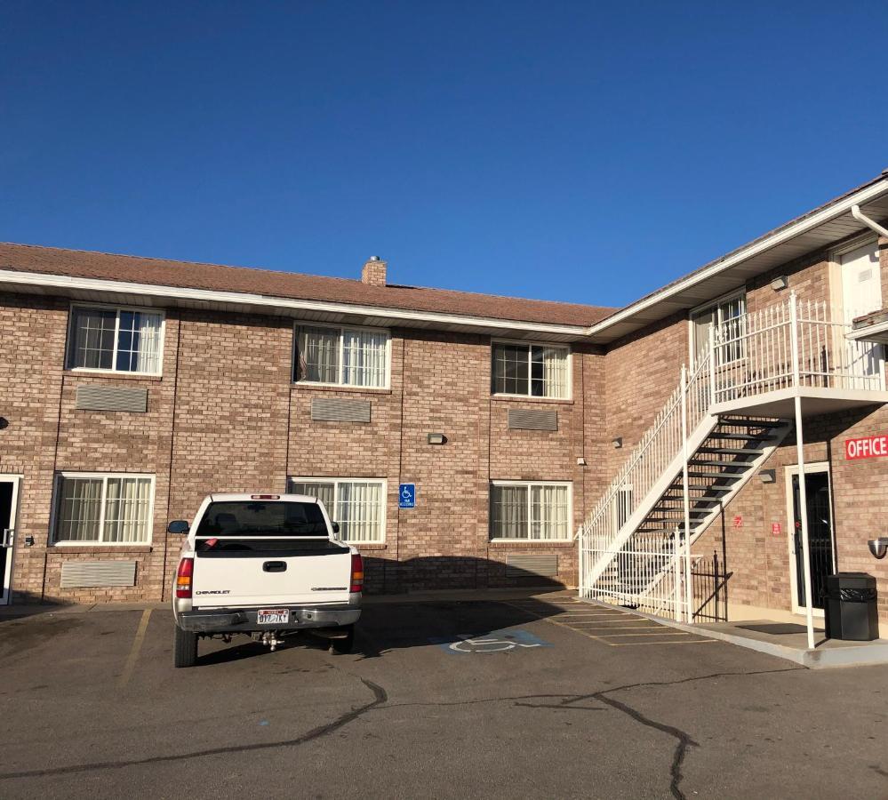 Ameri-Stay Inn & Suites Clearfield Exteriör bild