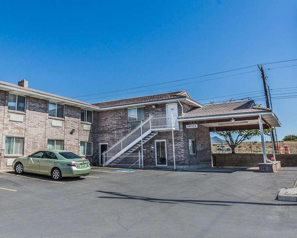 Ameri-Stay Inn & Suites Clearfield Exteriör bild